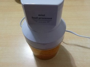 step3: 用攪拌機將一半的熟南瓜打成糊。