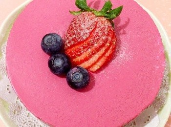 step6: 倒入預先準備好有餅底的模具中，放入冰箱冷藏直到完全凝固。