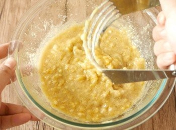 step1: 把香蕉去皮後壓成蓉。