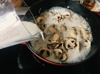 step7: 加入牛奶及忌廉
