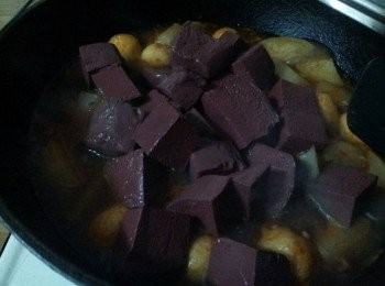 step9: 再加入豬血同煮
