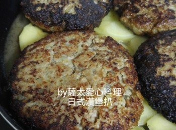 step5: 注入水，不要高過薯仔。加蓋，中细火煮8至10分鐘。