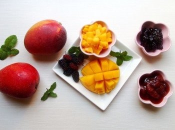 step8: 香草奶酪冰冰涼涼的就非常好吃,也可以加入喜歡的水果或果醬做出不同口味的奶酪,這是一道非常受歡迎的夏日甜點喔!您一定要學會~