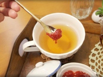 step5: 舀起一小匙果醬~~