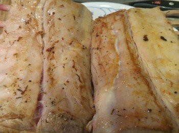 step5: 將橄欖油分成2份,每份再加入一茶匙美極,每個保鮮袋入一份再放入一份羊架。