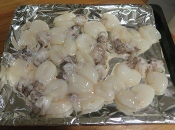 step1: 花枝洗淨進烤箱180度烤10分