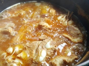 step3: 煮滾後，轉中小火，烹40分鐘，關火焗一夜。