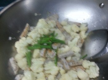 step10: 最後加入蔥段炒勻即可