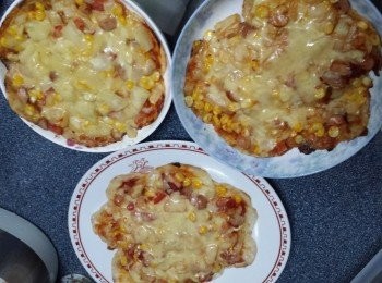 step14: 因女女要食pizza的材料，所以盛佐一碗要煮熟俾她食，只整了2個大的同一個細的，仲剩下少許餃子皮