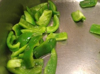 step3: 先炒熟青椒絲備用。