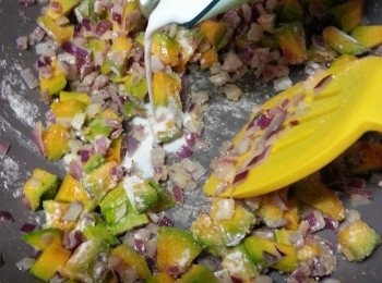 step5: 加入牛奶拌勻