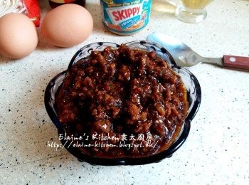 step4: 用中火煮滾後蓋上蓋轉慢火煮45分鐘至收汁即成肉燥 , 盛起備用