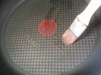 step8: 平底鑊搽少許油