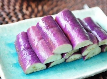 step3: 茄子不但蒸的軟軟的，還能保持美麗的紫色