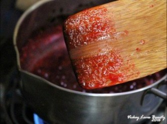 step7: 就像煮果醬一樣，在攪拌勺上可以劃出一道不閉合的線即可離火
