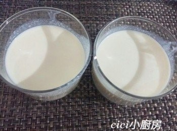 step7: 鮮果鋪上原味豆腐布甸，即成。