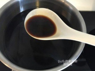 step1: 鍋中加入黑糖與水, 以小火煮至黑糖融化, 放涼備用