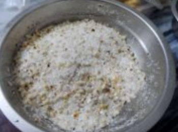 step1: 香花生碎，白芝麻，椰蓉，砂糖一起拌勻。