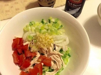 step3: 所有<span class="group_1">食材</span>放進大碗裡, 加上蔥花, 淋上醬汁後拌勻即可