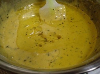 step5: 最後加入橄欖油，輕拌充分混合至無粉粒即可