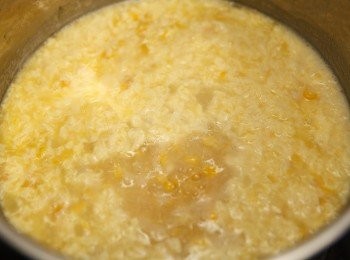 step5: 起鍋前在加入奶油與蛋液，等蛋液熟透後再加入少許的鹽巴調味就完成了。