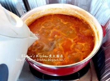 step10: 1小時後再加入適量熱水入湯內 , 拌勻用中火煲滾