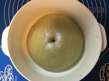 step2: 發酵20分鐘後排氣。