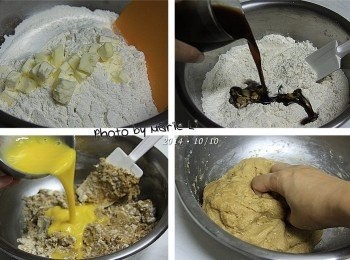 step3: 將無鹽奶油《切拌》進麵粉裡
接著倒進《蜂蜜黑糖水》一起拌成糰狀
再倒進《雞蛋液》揉成麵糰即可