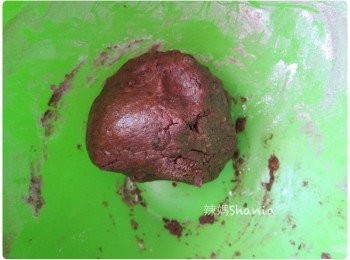 step2: 保鮮膜包好 放入冰箱冷藏30分鐘以利整形