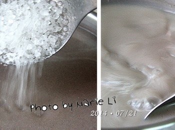 step6: 最後加進適量的冰糖攪拌到糖完全融化即可熄火
就這麼簡簡單單《養生十穀糙米漿》完成了
待涼後馬上裝瓶放進冰箱冷藏
要喝時取適量出來加熱，溫溫的喝健康又好喝

※ 我做的量不算多，一家四口兩、三天就能喝完
    如果無法三日內喝完的話，建議可以等取適量出來加熱時再加糖。
    這樣的話可以保存比較久一些的時間不會變質喔！！