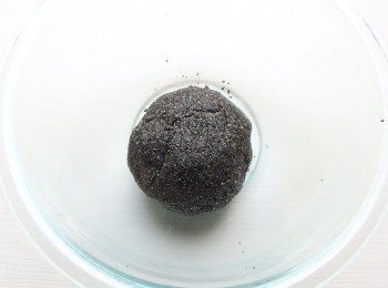 step4: 成糰狀的芝麻內餡。