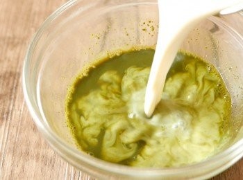 step4: 加入牛奶拌勻。