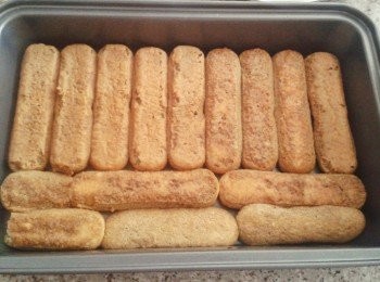 step5: 把手指餅排好成第一層