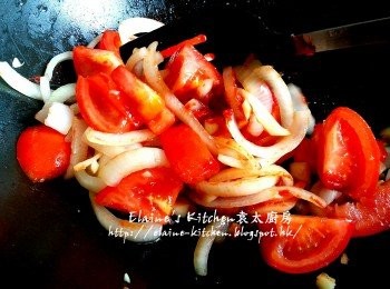 step10: 加入蕃茄拌勻炒數分鐘至蕃茄軟身