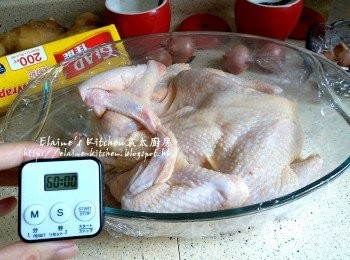 step1: 雞去頭去尾去<a href="https://bit.ly/3kLFTWO" target="_blank" data-keyword="雞腳" class="guide-link"><strong>雞腳</strong></a> <span style="display:inline-block;vertical-align:middle;margin-top:-3px;color:initial;border-radius:3px;padding:2px 3px;font-size:12px;line-height:14px;background:#87d300;color:#fff;">即買</span>  , 洗淨後加少許鹽 , 酒拌勻醃1小時