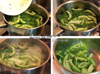 step2: 將青苦瓜與冷水一起放進小鍋中
煮至水沸騰後再煮兩分鐘熄火
倒掉鍋中的熱水
青苦瓜以冷水沖涼瀝乾備用。

※這樣可以讓青苦瓜看起來青翠漂亮。(不知道能不能順便煮掉苦味~笑)