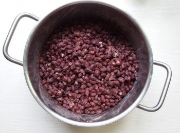 step4: 已煮熟的紅豆。