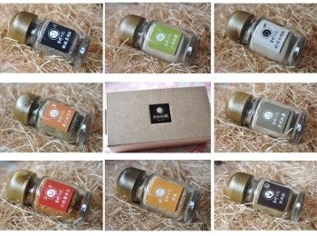 step7: 目前有八種口味，都是平時可以運用在料理上，快加入粉絲團來玩味吧~ 【<span class="group_2">香料共和國</span>】https://www.facebook.com