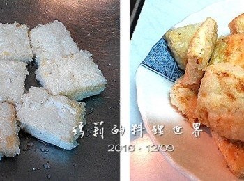 step2: 起油鍋，將沾上木薯粉的板豆腐入油鍋中 以中小火煎至表面呈現金黃酥脆，撈起來瀝乾油備用。