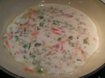 step2: 用圓型煎pan預熱油, 轉細火慢慢煎香兩面。