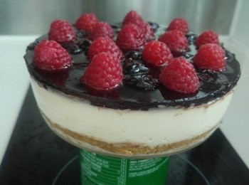 step8: 每切一刀都最好抹一抹, 芝士多糕側面先會靚。