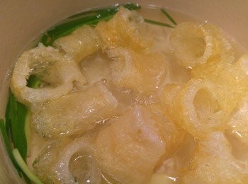 step3: 魚膘用薑汆水, 瘦肉切片後汆水。