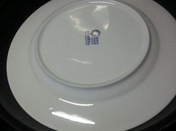 step3: 用一個碟蓋住反轉,(用碟作用是幫助反轉時不會散開及薯仔完整一塊)