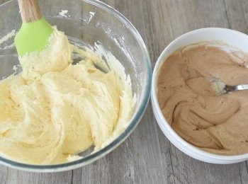 step3: 將三份之一的蛋糕糊與咖啡拌勻