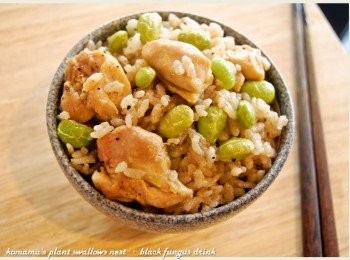 step5: 用一米量杯的水來煮飯，電鍋跳起再悶煮十分鐘左右即可。