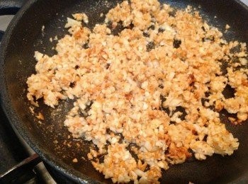 step2: 小火慢慢油炒至金黃酥香（不想用油炸）