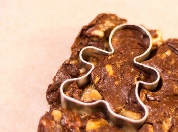 step10: 或可用曲奇模等等切塊，然後用朱古力裝飾