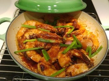 step5: 稍為杰身落麻油和蔥段熄火焗兩分鐘即成。