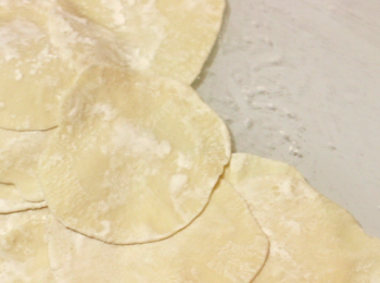 step14: 有需要的時候, 洒上手粉就不會黏在一起了。