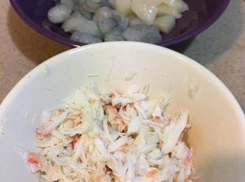 step3: 把已熟既蟹剥殼拆肉備用